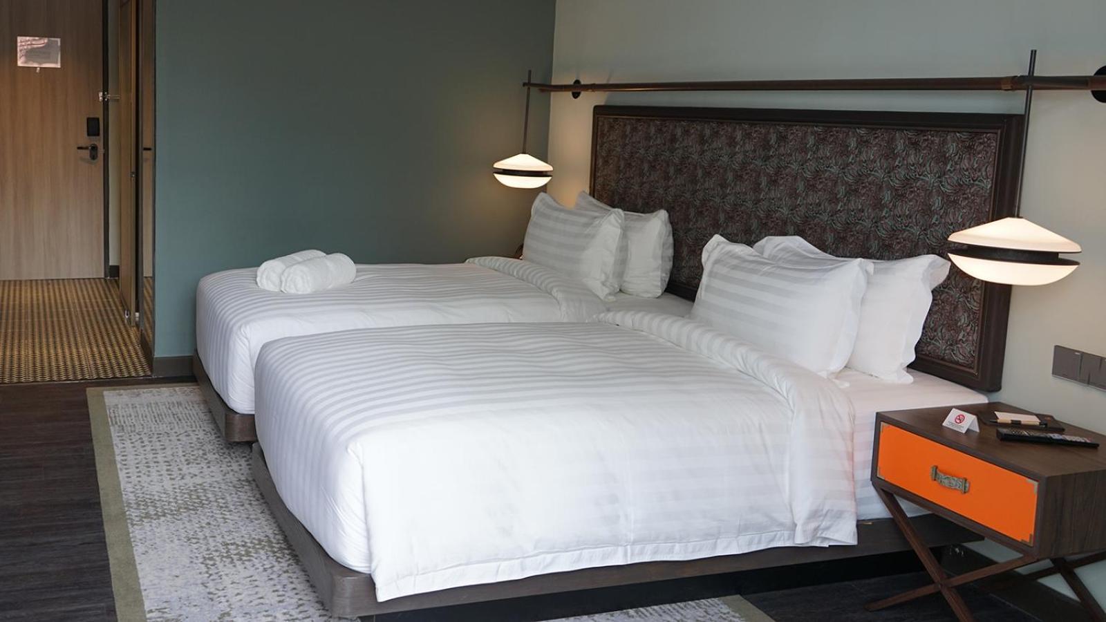 The George Penang By The Crest Collection Hotel George Town Exterior photo Beds with white sheets