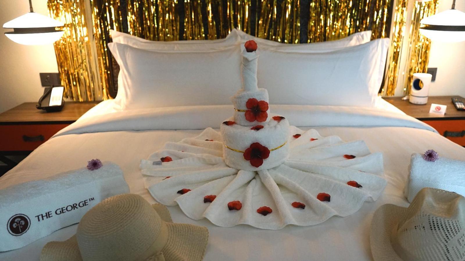 The George Penang By The Crest Collection Hotel George Town Exterior photo A towel swan