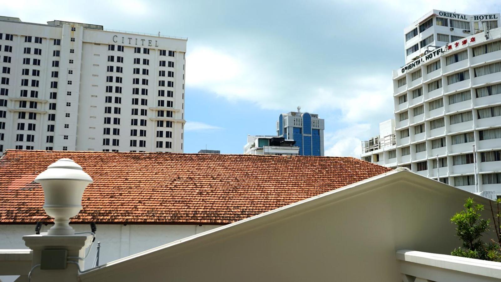 The George Penang By The Crest Collection Hotel George Town Exterior photo The hotel in 2011