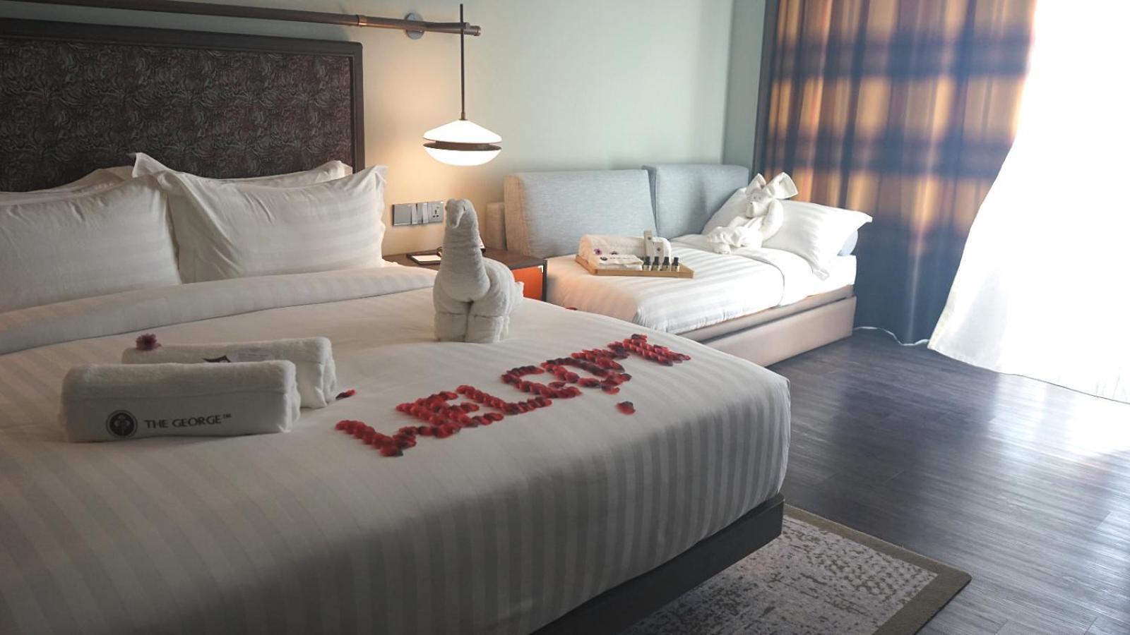 The George Penang By The Crest Collection Hotel George Town Exterior photo A room at the hotel